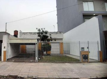 Casa de 3 ambientes, Tres de Febrero · Casa 3 Amb. con Galpon - Total 190 m²