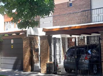 Casa · 95m² · 6 Ambientes · 2 Cocheras · Casa - Alberdi