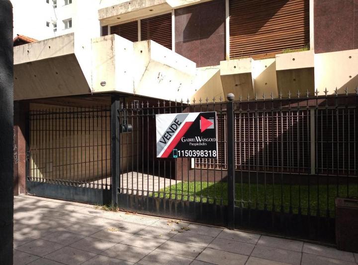 Casa · 240m² · 4 Ambientes · 2 Cocheras