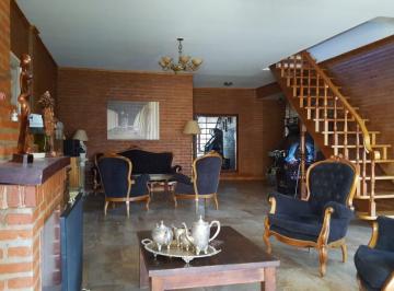 Casa de 5 ambientes, Esteban Echeverría · Moderno Chalet de 5 Ambientes a La Venta en Canning.