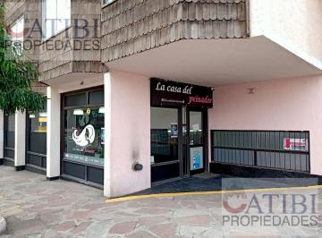 Local comercial · 147m² · 5 Ambientes · Local en Venta, con 2 Departamentos.