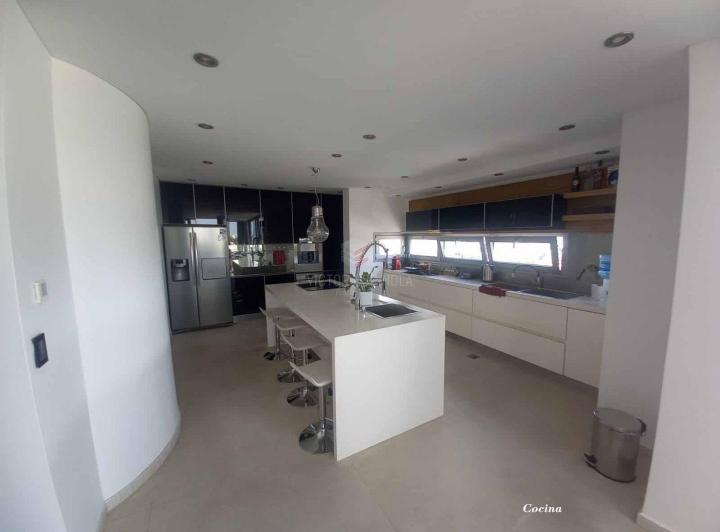 Departamento · 300m² · 5 Ambientes · 2 Cocheras