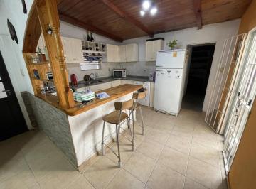 Bodega-Galpón · 240m² · 5 Ambientes · Galpón - Oeste