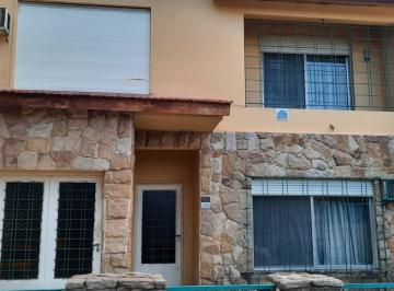 general-san-martin-villa-ballester-venta-casa-4-ambientes · Casa de Cuatro Ambientes con Garage y Parque