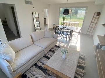 Casa · 118m² · 4 Ambientes · 1 Cochera · Casa en Venta Ubicado en Garin, Escobar, G. B. a. Zona Norte