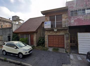 Casa · 190m² · 4 Ambientes · 2 Cocheras · Caseros: Chalet en Dos Plantas Sobre Lote de 10x17, Superficie Cubierta 190 M²; en Planta Baja Garage