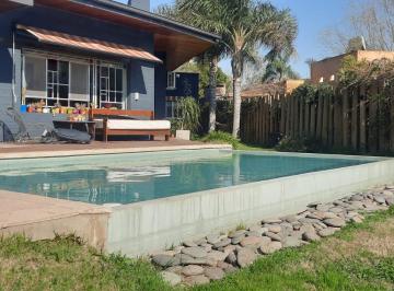 Casa de 5 ambientes, Ibarlucea · Propiedad en Zona Residencial. Ibarlucea.