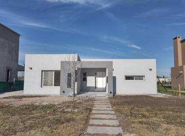 Casa · 122m² · 4 Ambientes · 1 Cochera · Casa - Barrio El Aljibe