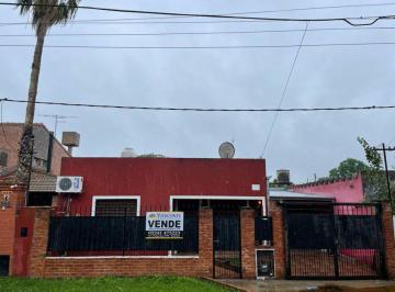 Casa · 130m² · 4 Ambientes · Casa en Venta. Calle 49 E/154 y 154 Bis. " Barrio San Carlos ". La Plata. Bs. As.