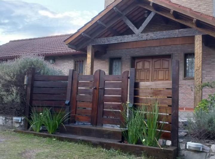Casa · 250m² · 5 Ambientes · 2 Cocheras