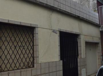 Casa de 5 ambientes, Flores · Casa en Venta 5 Amb C/cochera Sobre Lote 8,66 m X 22 m. Flores Sur