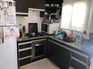 Casa · 98m² · 5 Ambientes · Arijon Al 300 - Excelente Oportunidad! Casa Interna Reciclada con 2 Dorm., Comodín y Patio.