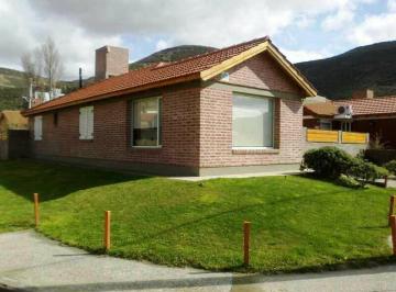Casa · 145m² · 4 Ambientes · 2 Cocheras · Chalet 4 Amb. B° Médanos, Comodoro Rivadavia - Chubut