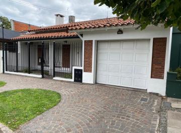 Casa · 150m² · 3 Ambientes · 1 Cochera · Casa en Venta - Castelar Norte