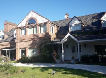 Casa · 480m² · 7 Ambientes · 2 Cocheras · Espectacular Casa Sobre Polo en Country San Diego