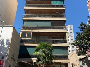 Departamento · 68m² · 3 Ambientes · Departamento Semipiso de 3 Amb Excelente Ubicación!