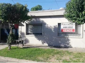 Casa de 5 ambientes, Morón · Casa 5 Amb. con Fondo Libre Parrilla y Garage 2 Autos en Moron Sur