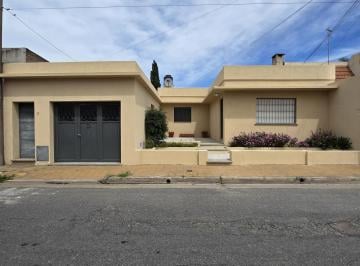 Casa · 172m² · 4 Ambientes · 1 Cochera · Casa en Junín