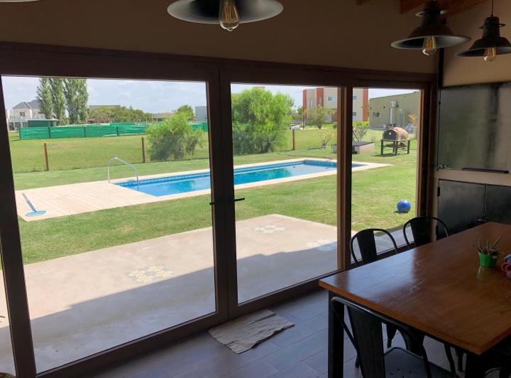 Casa · 145m² · 5 Ambientes · 2 Cocheras
