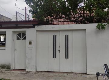 FRENTE DE LA CASA · Casa de 80 m² a Reciclar. Barrio Cura