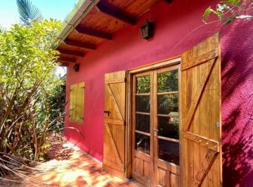 Quinta vacacional · 144m² · 4 Ambientes · Casa Quinta de 4 Ambientes Ubicada a 150 m de La Av Pres. Perón.