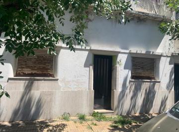PH · 98m² · 4 Ambientes · Casa en P. H Al Frente a Reciclar 4 Habitaciones