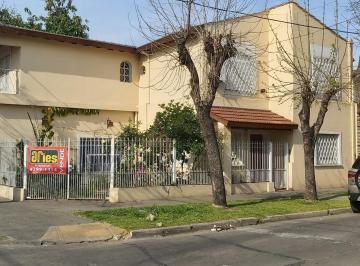 Casa · 163m² · 5 Ambientes · 2 Cocheras · Chalet 5 Amb. en PH con Gge. Ent de Auto. Patio y Terraza
