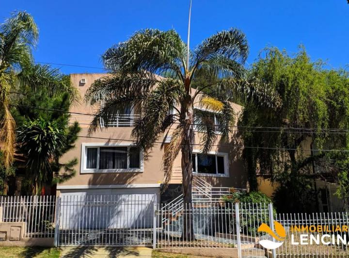 Casa · 300m² · 4 Ambientes · 2 Cocheras