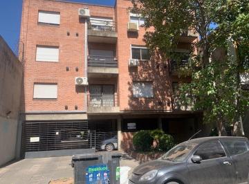 Departamento · 45m² · 2 Ambientes · 1 Cochera · M Av y Est Exc Depto de 2 Amb C/coch Imp