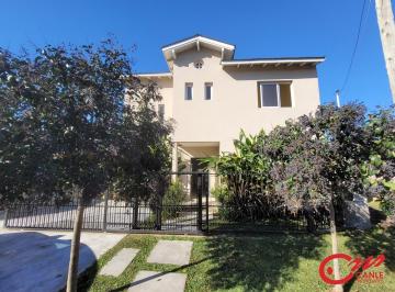 Casa · 145m² · 4 Ambientes · 3 Cocheras · Venta. Casa 3 Dorm. en Barrio Parque Matheu