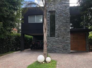 Casa · 230m² · 4 Ambientes · 2 Cocheras · Casa Venta Moreno "Banco Provincia"