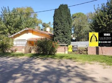 Casa de 3 ambientes, Villa Gesell · Apto Credito Bancario. Chalet de 3 Amb Más Depto de 2 Amb con Parque en Villa Gesell.