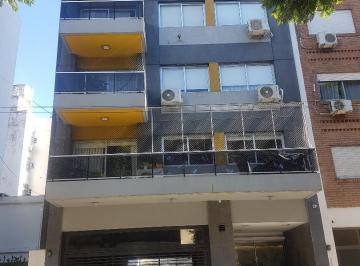 Departamento de 2 ambientes, Agronomía · Alquilo Amplio Dos Ambientes Semipiso Luminoso con Lavadero, Cochera Opcional