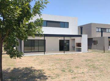 Casa de 5 ambientes, Pilar · Barrio El Aljibe - Casa 5 Amb. Galeria Jardín Parrilla