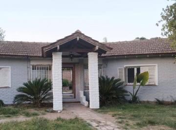 Quinta vacacional de 5 ambientes, Almirante Brown · Casa Quinta 5 Amb en Esquina C/ Gran Parque - San Ignacio y Bolívar, Longchamps