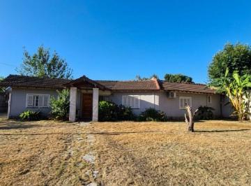 Quinta vacacional de 5 ambientes, Almirante Brown · Casa Quinta 5 Amb en Esquina C/ Gran Parque - San Ignacio y Bolívar, Longchamps