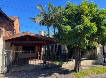 Casa · 140m² · 4 Ambientes · 1 Cochera · Chalet Castelar Norte Lote 520 m