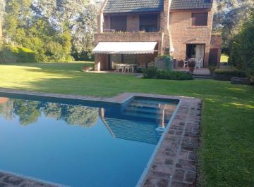 Casa · 189m² · 5 Ambientes · 2 Cocheras · 5 Ambientes Sobre Lote de 1200 m² - Club Campos de Golf Las Praderas de Lujan