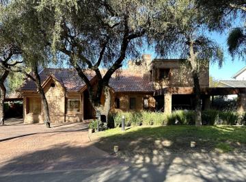 Casa · 380m² · 5 Ambientes · 4 Cocheras · Casa en Venta Lomas de La Carolina Dorm. en Planta Baja