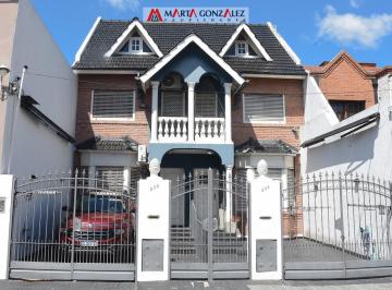 PH · 135m² · 4 Ambientes · 1 Cochera · Triplex Cercano Al Colegio Ward Venta