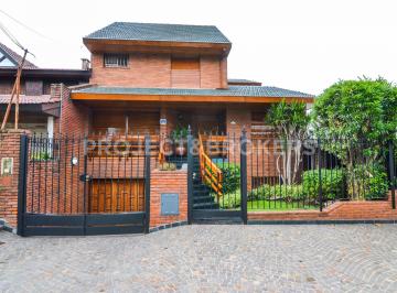 Casa de 6 ambientes, Morón · Vivienda Unifamiliar Excelentemente Ubicada en El Barrio de Parque Ayerza