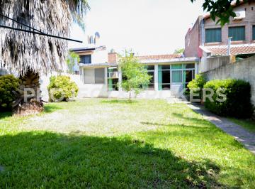 Casa de 4 ambientes, Morón · Maravilloso y Sólido Chalet en Venta en Castelar Norte