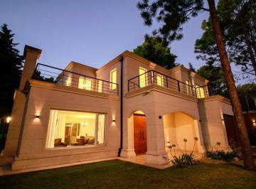 Casa · 220m² · 5 Ambientes · 1 Cochera · Codigo 628 - Pinamar Norte - Casa en Alquiler