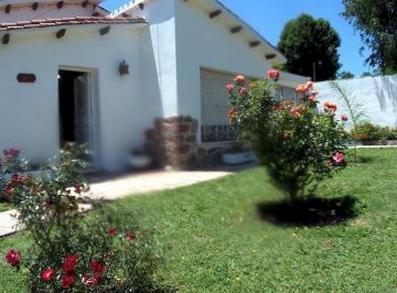 Casa · 260m² · 5 Ambientes · 4 Cocheras · Casa a La Venta en Barrio Quinta Buquet! (Cosquin) Amoblada!