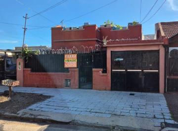 Casa de 3 ambientes, Avellaneda · Casa de 3 Ambientes con Cochera, Jardin, Patio y Terraza Rebajada!