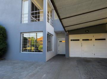Casa · 270m² · 6 Ambientes · 1 Cochera · Chalet 6 Ambientes - 4 Baños - Garage - Parque