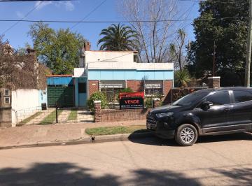 Casa de 3 ambientes, Escobar · Casa de Tres Ambientes con Frondoso Parque en Garin