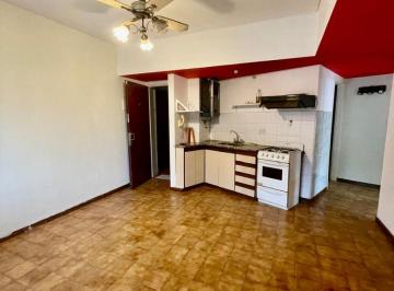 Departamento de 3 ambientes, Lanús · ¡Excelente Ubicación! 2 Dorm. con Balcón a 2 Cuadras de Yrigoyen