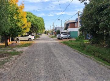 Casa · 50m² · 2 Ambientes · 3 Cocheras · Venta Casa en City Bell Sobre Lote de 10x40 - 448 E/ 27 y 28
