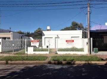 Casa · 60m² · 2 Dormitorios · 1 Cochera · Casa - Barrio 30 de Octubre